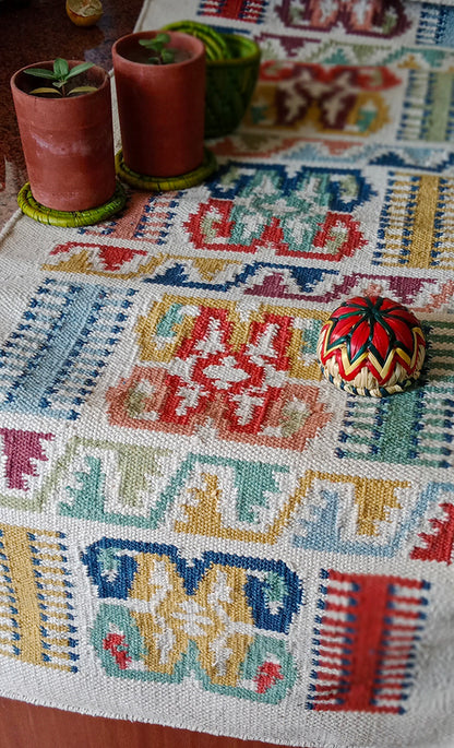 JHIRI  – Woven Runner